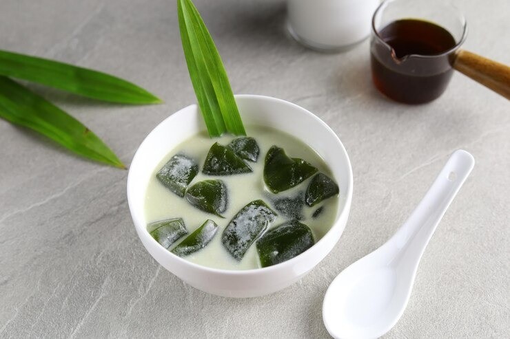 cincau hijau untuk pencernaan, manfaat cincau hijau, cara membuat cincau hijau, cincau diabetes, serat alami untuk sembelit, cincau aman untuk ibu menyusui, herbal pengontrol gula darah, tanaman pelancar pencernaan, minuman sehat tradisional, cincau segar